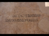 05381 ostia - regio iii - insula x - terme dei sette sapienti (iii,x,2) - raum 5 - raum der sieben weisen - schriftzug re unterhalb von chilon - 2017.jpg